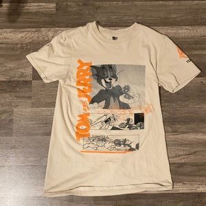 small adults tom&jerry shirt